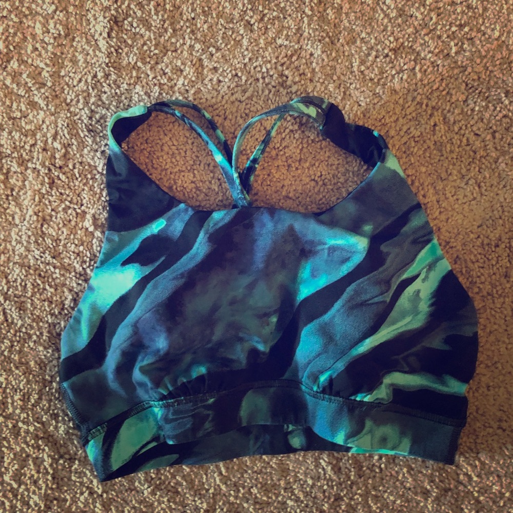 EUC Lululemon energy bra size 4